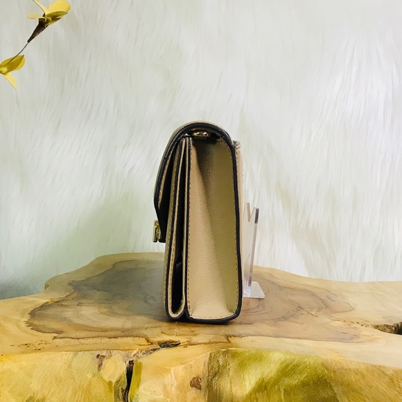 Michael Kors Kinsley Medium Wallet Crossbody Bag - Picture 3 of 8